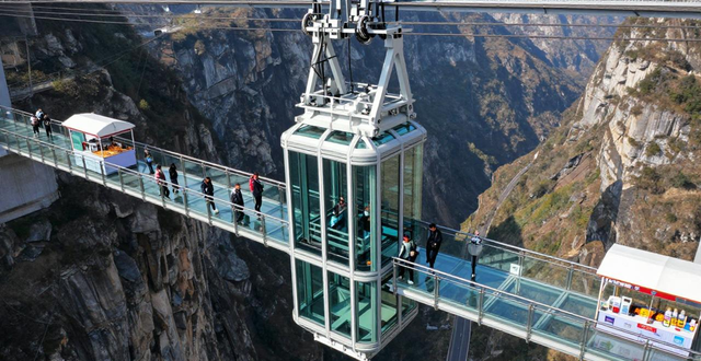 六安花江峡谷大桥观光电梯钢结构安装_观光电梯钢结构图片_六安高速花江峡谷大桥观光电梯施工进度